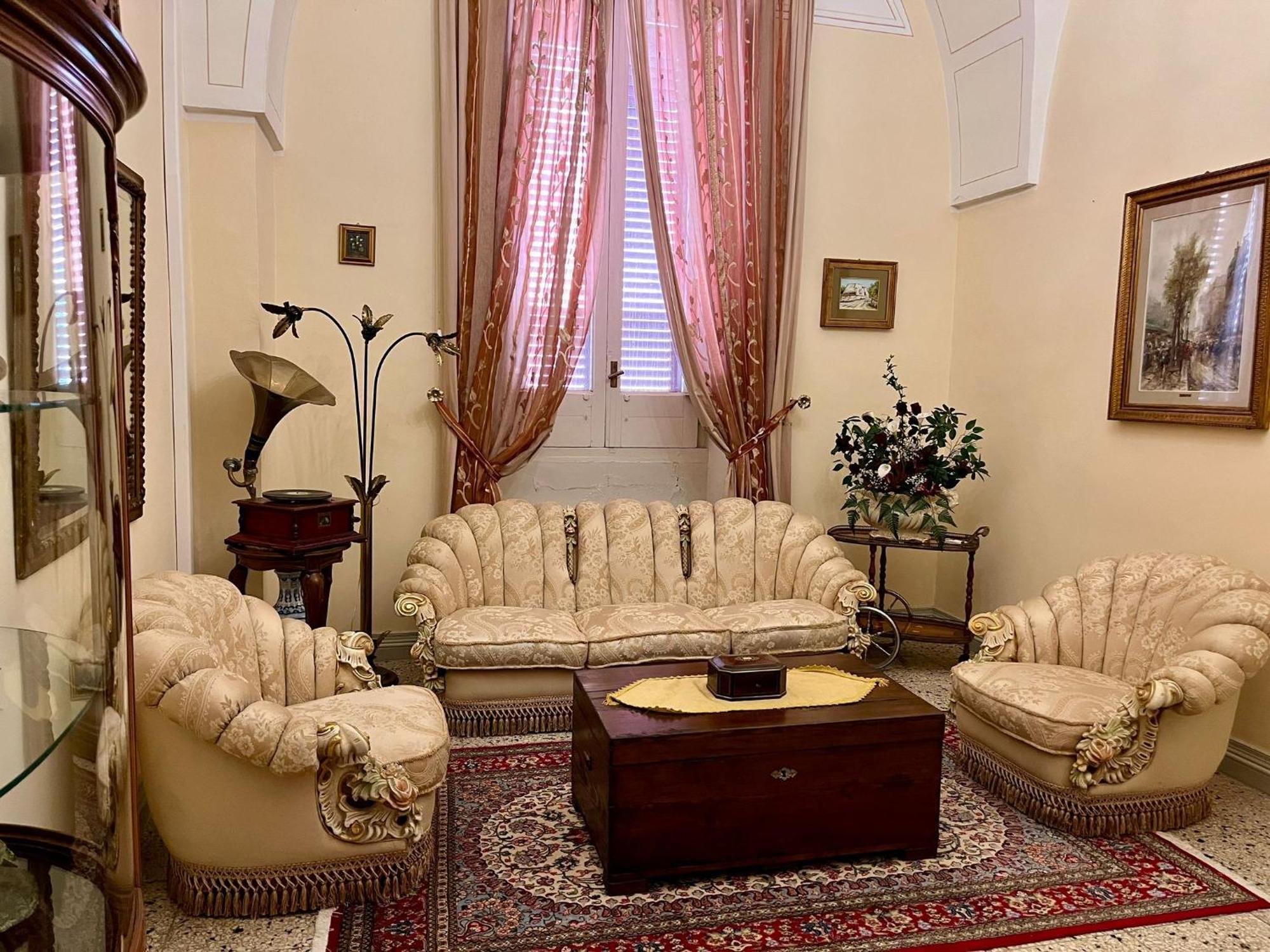 Palazzo De Castro Bed & Breakfast Squinzano ภายนอก รูปภาพ