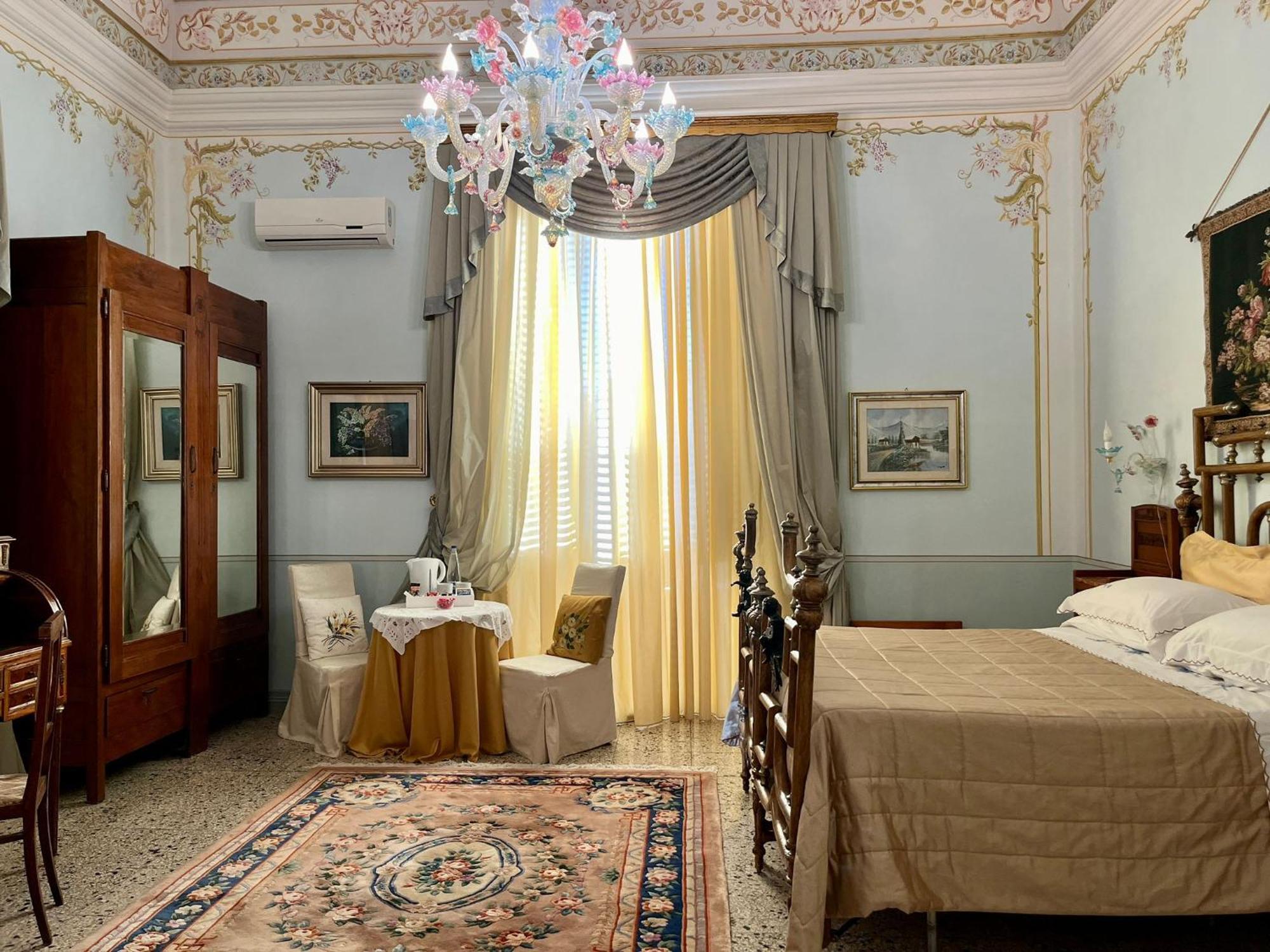 Palazzo De Castro Bed & Breakfast Squinzano ภายนอก รูปภาพ