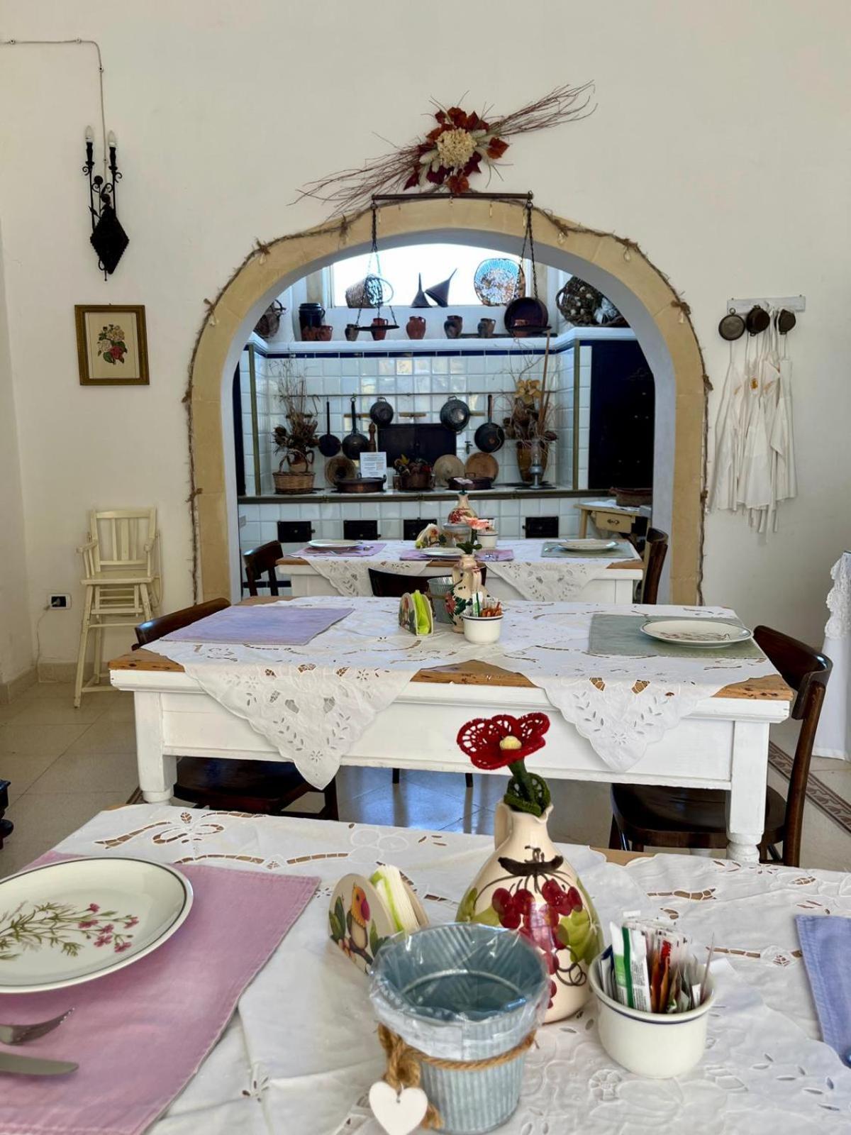 Palazzo De Castro Bed & Breakfast Squinzano ภายนอก รูปภาพ