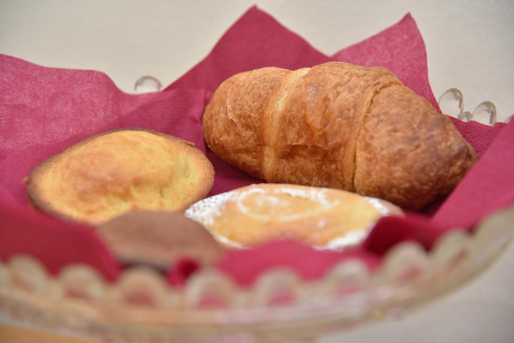 Palazzo De Castro Bed & Breakfast Squinzano ภายนอก รูปภาพ