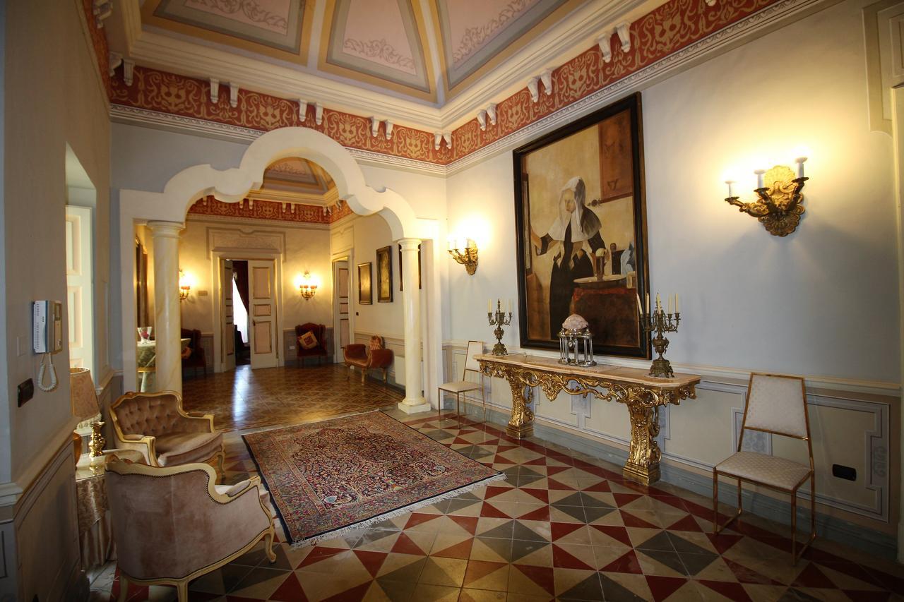 Palazzo De Castro Bed & Breakfast Squinzano ภายนอก รูปภาพ